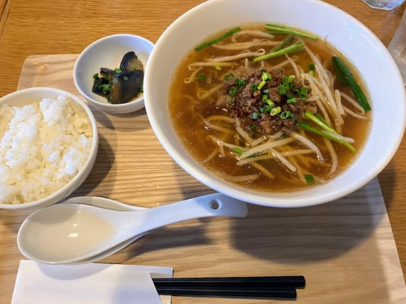 パオ寅　B麺ランチ（台湾ラーメンとご飯）の写真