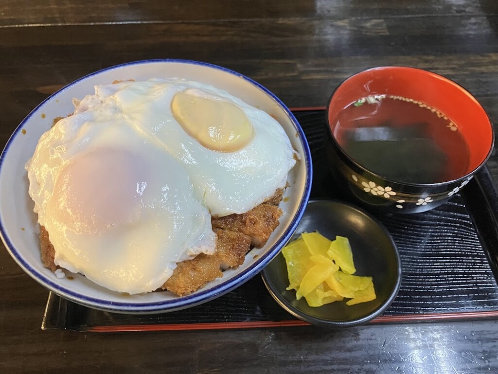 岡田カツ丼（汁つき）の写真