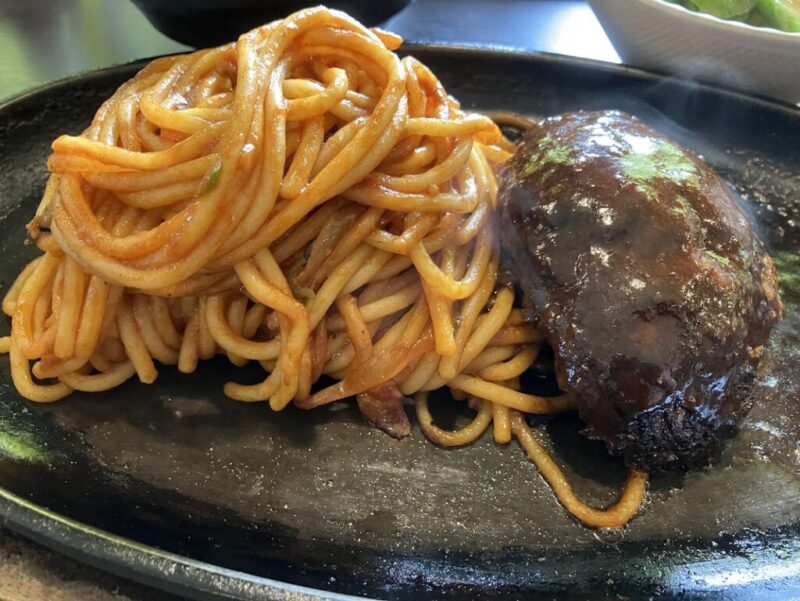 ハンバーグナポリタンの写真