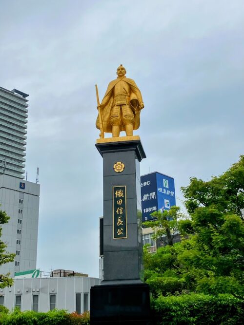 織田信長の像の写真