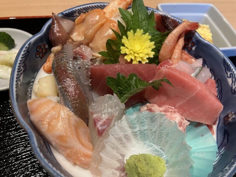 うおみの刺身盛り合わせの写真