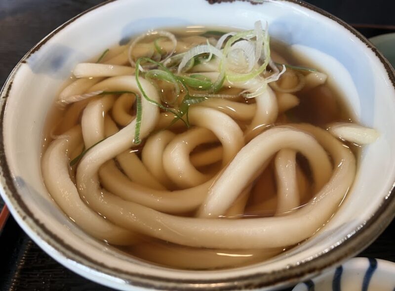まるはちのみそかつ定食のミニうどん写真