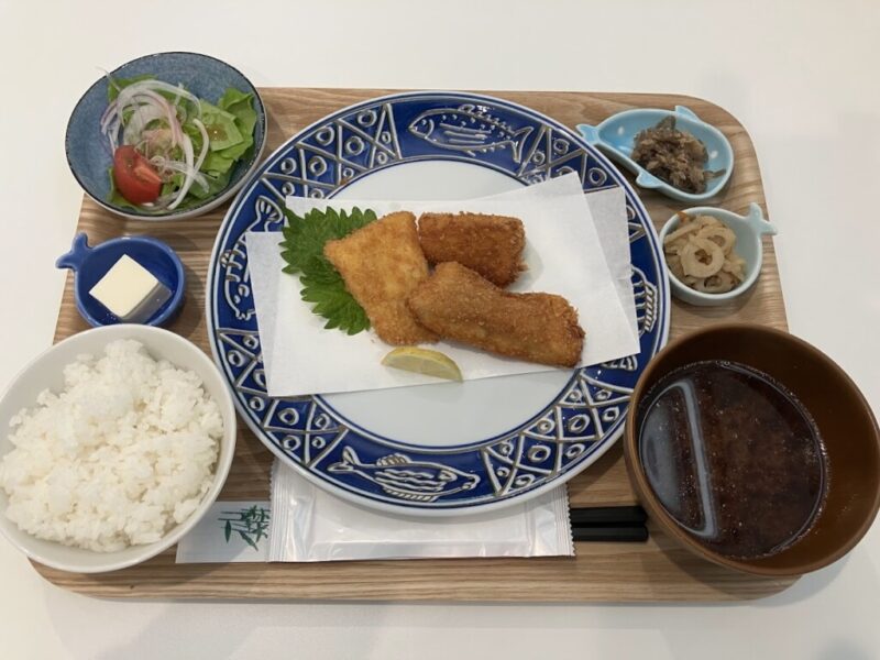 だんごうお　スズキのフライ定食の写真