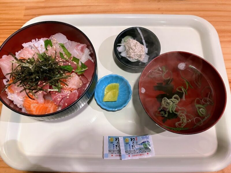 海鮮まぶし丼（7食限定）の写真