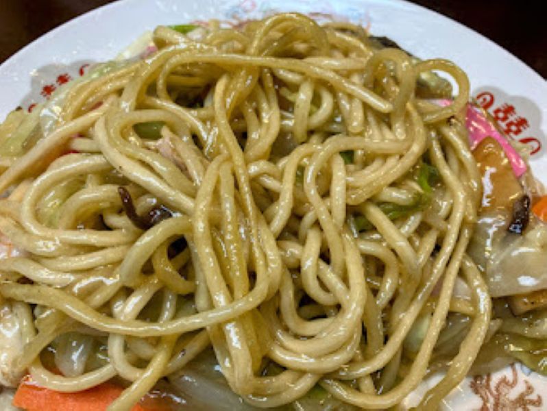 太麺皿うどんをかきまぜた写真