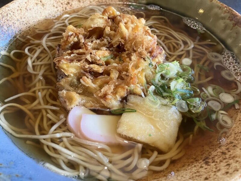 野菜のかき揚げそばの写真