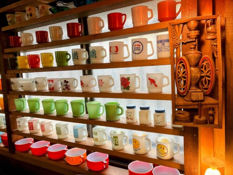 ミルクグラスカフェカミフサの店内の写真2