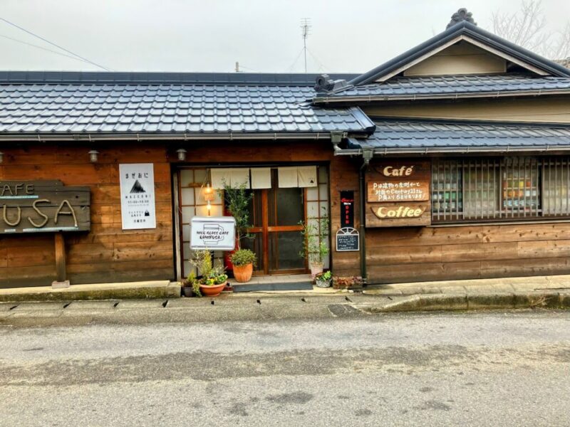 ミルクグラスカフェカミフサの外観