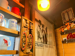 ミルクグラスカフェカミフサの店内の写真3