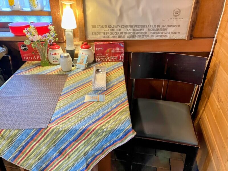 ミルクグラスカフェカミフサの店内の写真4