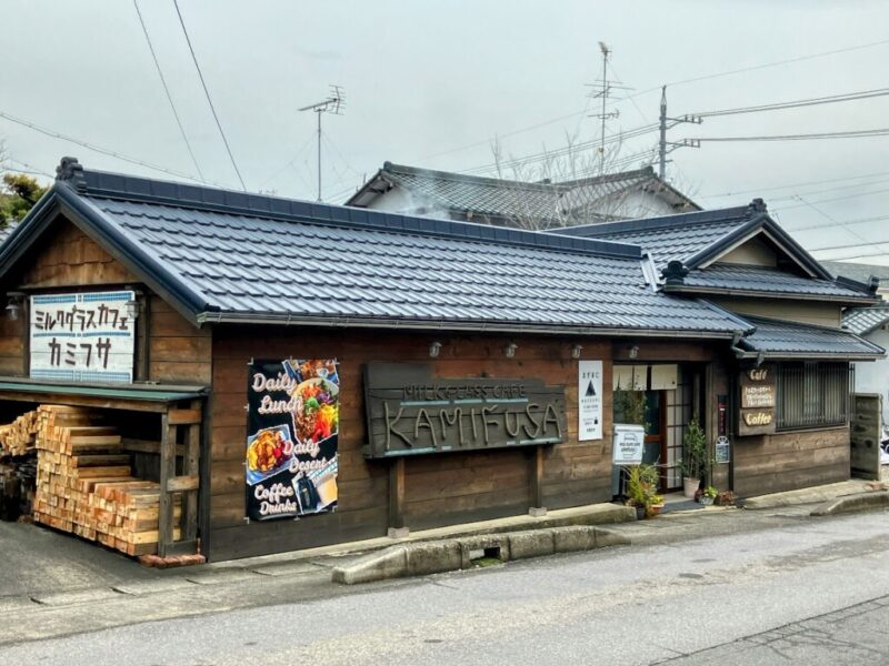 ミルクグラスカフェカミフサの外観2