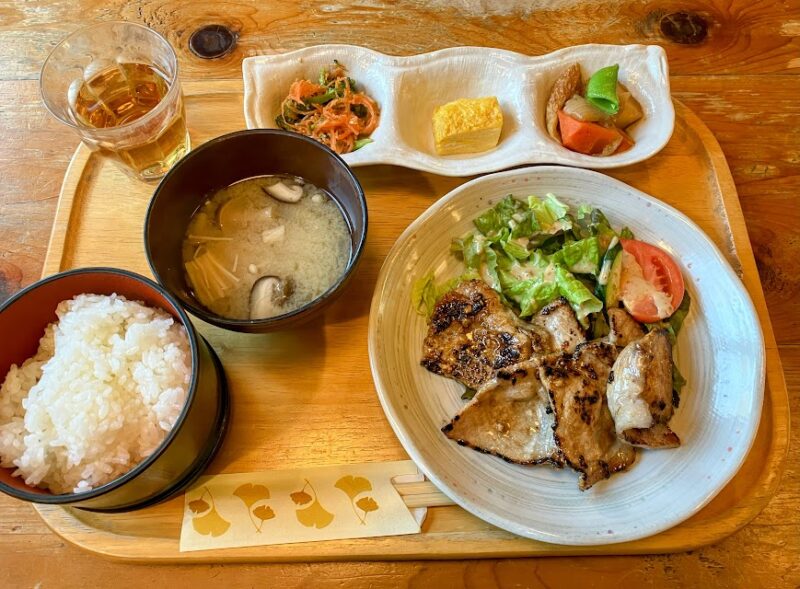 本日のカントリー定食（豚肉のしょうが焼き定食）の写真