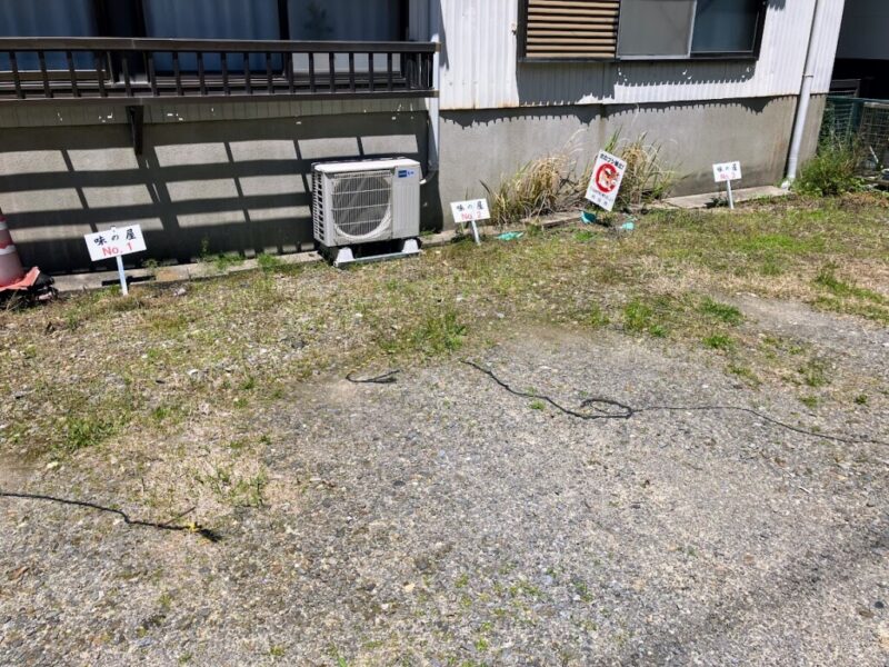 味の屋の駐車場の写真②