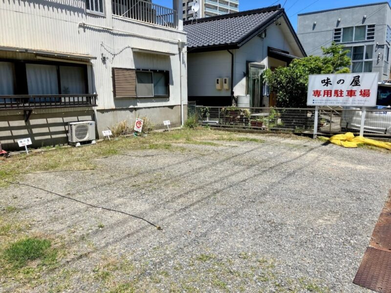 味の屋の駐車場の写真