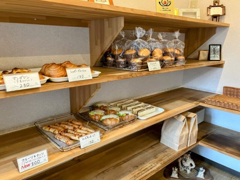 パン工房やちよの店内写真（パン）