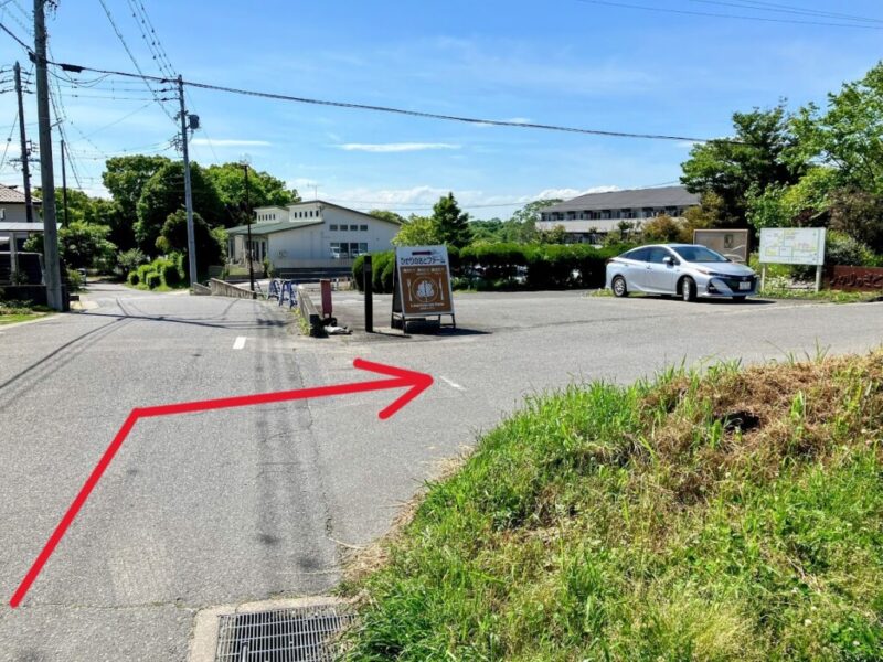 2番目に右折する写真（ひかりのさとファームの入り口付近の写真）