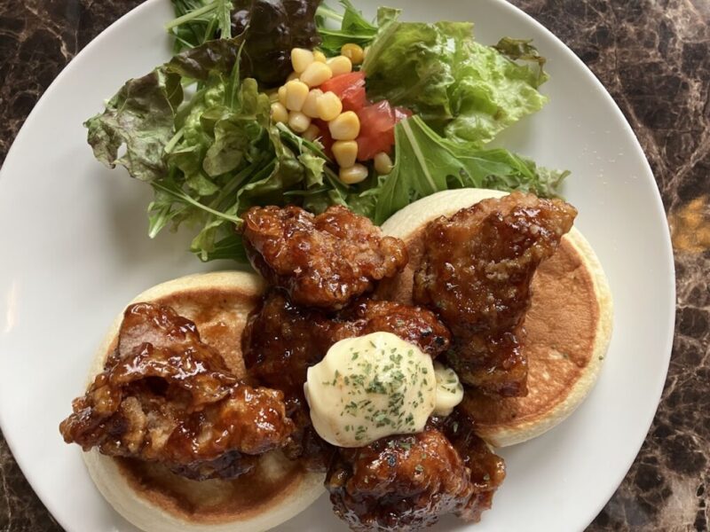 「PANEL CAFE」照り焼きチキンパンケーキの写真①