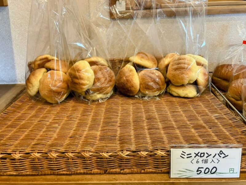 パン工房やちよの店内写真（メロンパン）
